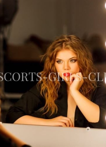 BLONDE CALL GIRL ALIIA