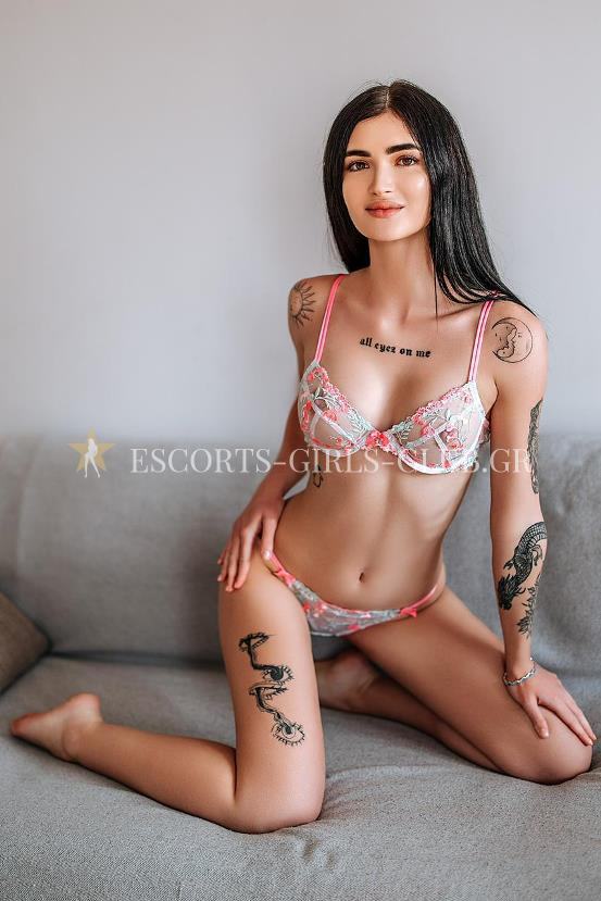 HOT TEEN YOUNG TOP VIP CALL GIRL VISITA SKINNY BRUNETTE ESCORT IN ATHENS FREYA