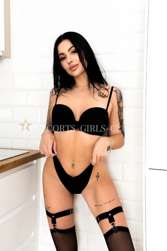 SKINNY SENSUAL SEXY EROTIC BLACK HAIR DARK HAIR TATTED PIERCING TATTOO BIG ASS TOP VIP CALLGIRL VISITA ESCORT IN ATHENS JENNIFER