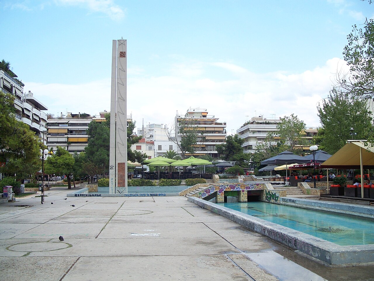 Η κεντρική πλατεία της Νέας Σμύρνης, γειτονιά όπου οι συνοδοί του Escorts Girls Club έρχονται για outcall ραντεβού σε σπίτι ή ξενοδοχείο